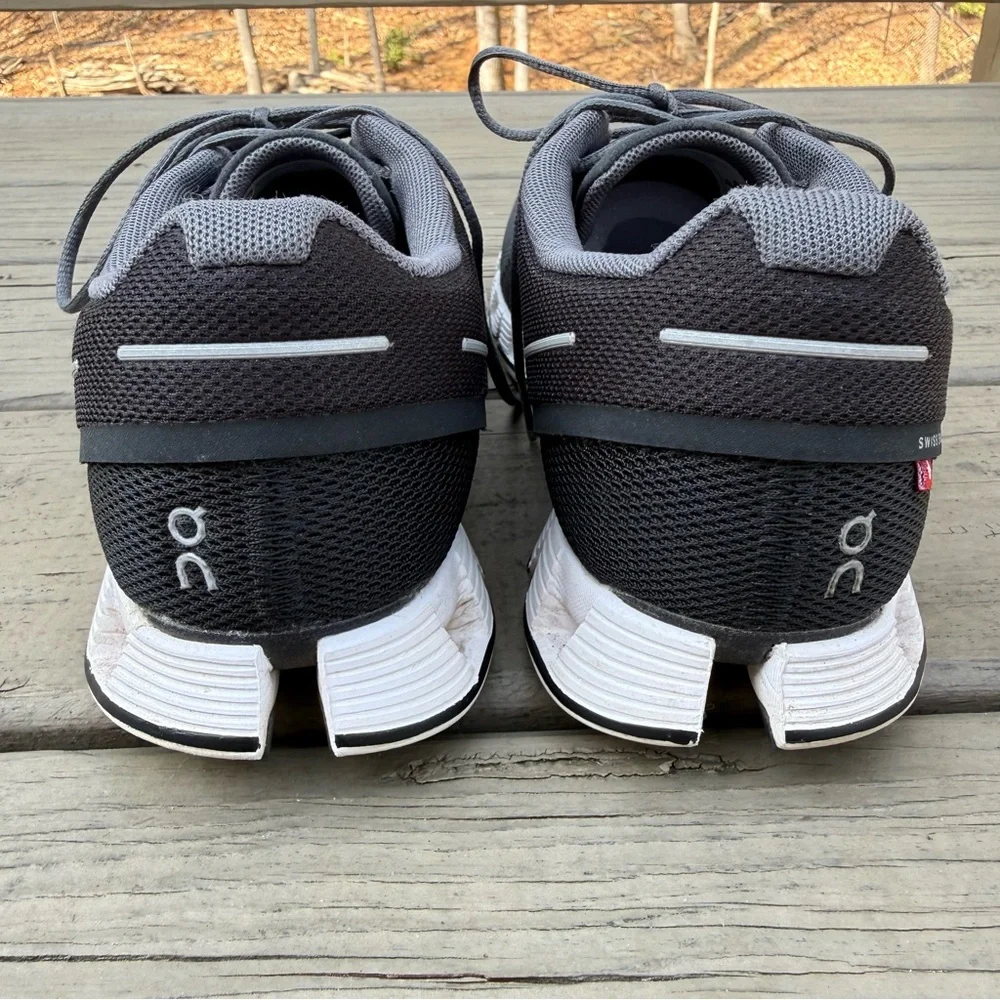 ON Running Cloud 6 Running Shoes in Black and White size 8.5 - Picture 8 of 16